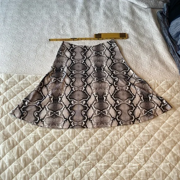 NWOT Seamless Silky Snake Print A-line Skirt - Picture 2 of 4